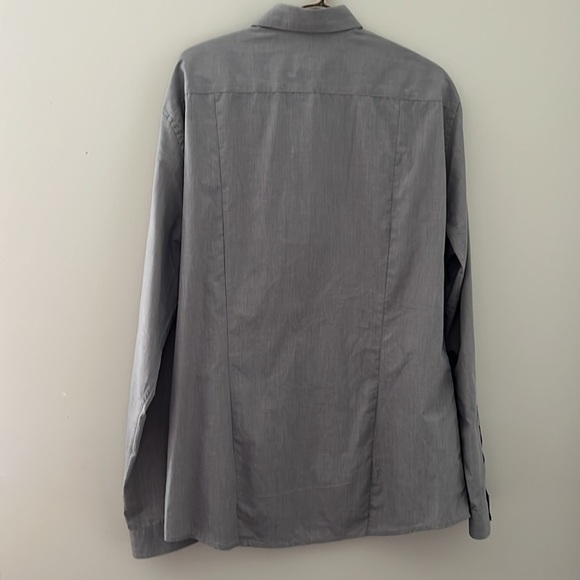 H&M Gray Dress Shirt with Long Sleeves and Collared Neckline - Picture 2 of 3